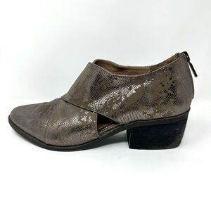 Adam Tucker Women’s Boots Size 8.5M Brushed Metallic Heeled Booties leather